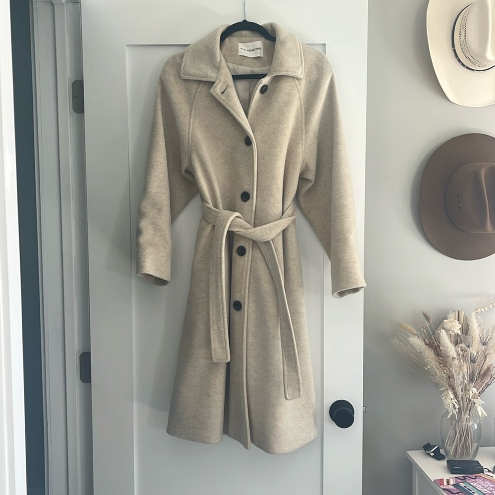 AHA Selected Oversize Button Up Coat With Belt
Cream Medium